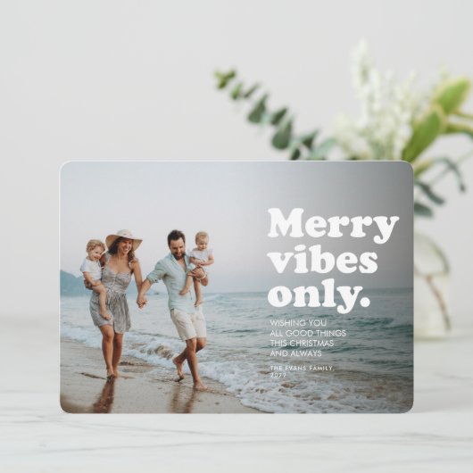 Joyeuses vibes seulement fun rétro vacances carte  (Debout devant)