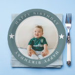 Joyeux Anniversaire Avec Photo<br><div class="desc">Célébrez votre journée spéciale avec style grâce à nos assiettes personnalisables "Joyeux anniversaire avec photo" ! Ces assiettes sont parfaites pour ajouter une touche personnelle à votre fête d'anniversaire. Téléchargez simplement votre photo préférée, et nous créerons un design unique et mémorable pour vous. Fabriqués avec du papier robuste et de...</div>