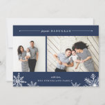 Joyeux Carte photo Hanoukka Snowflake | Marine<br><div class="desc">Elégant et moderne Hanoukka carte photo propose deux photos préférées alignées côte à côte, avec "Joyous Hanoukka" en haut en italique blanc et en typographie de bloc. Personnalisez avec votre salutation personnalisée et votre nom en bas, accentué par quatre illustrations de flocon blanc. Un arrière - plan bleu marine ajoute...</div>