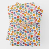 Joyeux chats enveloppant du papier (En situation)