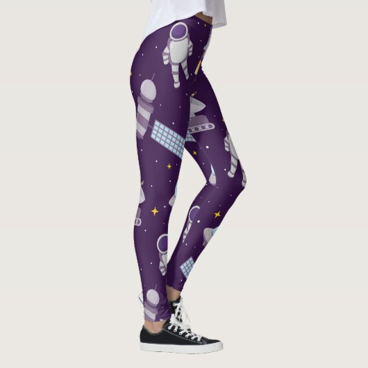 Joyeux dans les Leggings spatiaux (Droite)