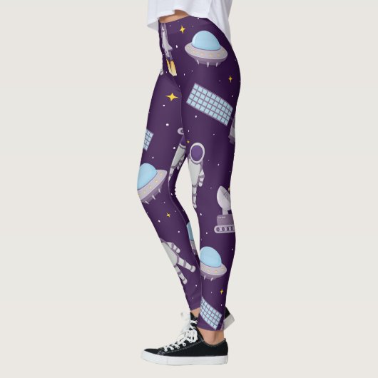 Joyeux dans les Leggings spatiaux (Gauche)