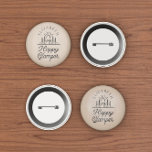 Joyeux Glamper Nature Monogramme Brown<br><div class="desc">Bouton avec un joli script vintage et une jolie illustration de camping inspirée par la nature sur un arrière - plan brun clair.</div>