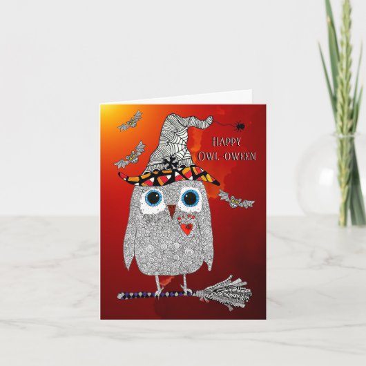 Joyeux hibou d'Halloween sur une carte de voeux de (Devant)