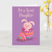 Joyeux lapin de carte de Pâques sur mesure dans un (Fleur jaune)