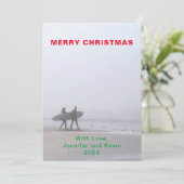 Joyeux Noël Surfing Couple Photo Carte de vacances (Debout devant)