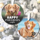Joyeux Pawlidays mignon Chien Chien Chien Noël<br><div class="desc">Personnalisé "Happy PAWlidays" Dog Photo Ornament. Ajoutez un peu de gaieté et d’humour de vacances à votre décor grâce à cet ornement de chien ludique, parfait pour mettre en valeur le côté espiègle de votre chiot. L’avant présente le texte festif "Happy PAWlidays" comme une tournure amusante sur le salut traditionnel...</div>
