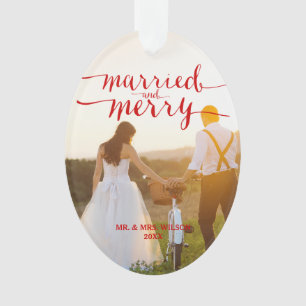 JOYEUX rouge et A MARIÉ l'ORNEMENT de VACANCES de