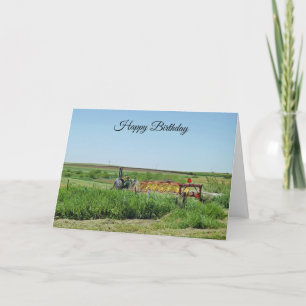 Joyeux tracteur d'anniversaire sur la carte de fer