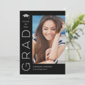 Joyful Grad Editable Color Graduation Invitation (Debout devant)
