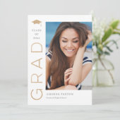Joyful Grad Editable Color Graduation Invitation (Debout devant)