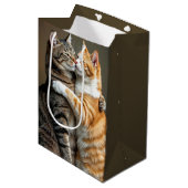 Jubileum Kattenkoppel Knuffelen Medium Cadeauzakje (Voorkant Gekanteld)