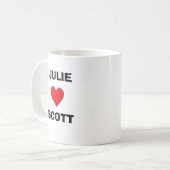 JULIE LOVES SCOTT KOFFIEMOK (Voorkant links)