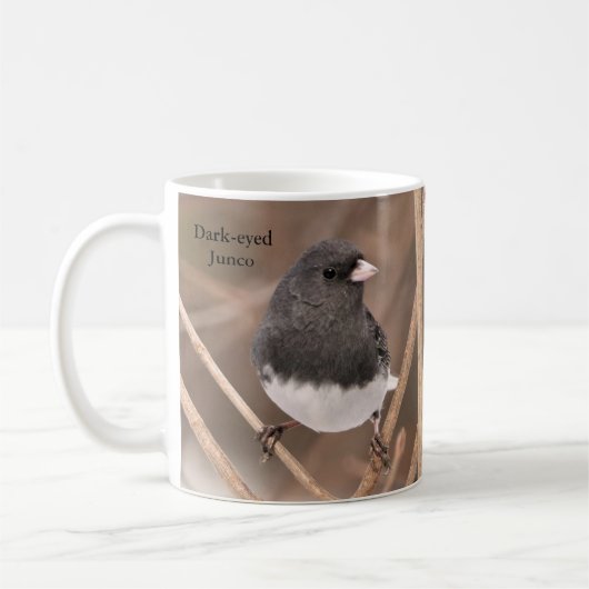 Junco Coffee Mug aux yeux sombres par BirdingColle (Gauche)