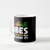 Juneteenth Vibes - Vrijheidsdag 1865 Zwarte geschi Koffiemok (Voorkant links)