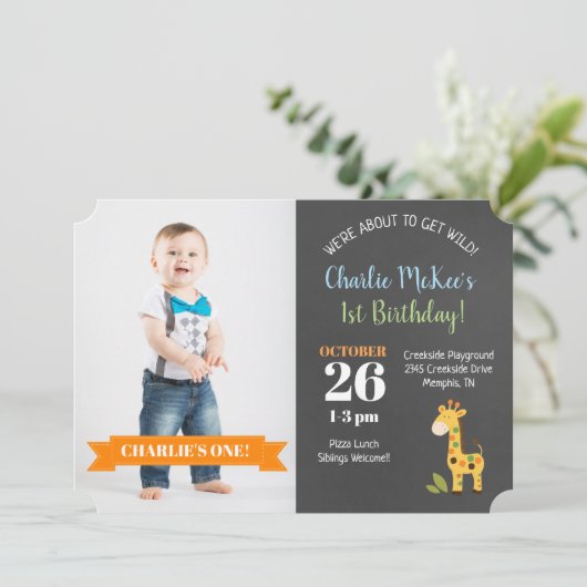 Jungle Giraffe Schoolbord Verjaardags Uitnodiging (Staand voorkant)