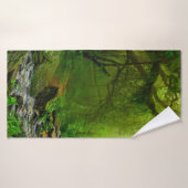 jungle népalaise avec rivière, forêt, sol, rivière (Serviette de bain)