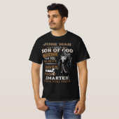 Juni Man Gods Zoon sterker dan u gelooft T-shirt (Voorkant volledig)