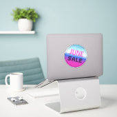 Juni Sale Sticker Holografische Gradient (1pc) (Laptop op bureau)