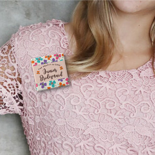 JUNIOR BRIDESMAID Fun Daisies Pop Wedding Name Tag Vierkante Button 5,1 Cm