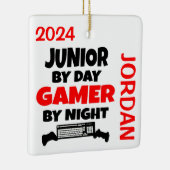 Junior speelt graag videogames keramisch ornament (Rechts)