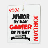 Junior speelt graag videogames keramisch ornament (Links)