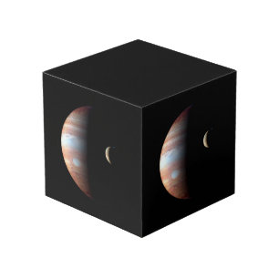 Jupiter Gas Giant Planet & Io Galilean Maan Kubus