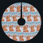 Jupon De Sapin En Polyester Brossé Chow Chow Winter Wonderland Noël Joie<br><div class="desc">Ce design festif reflète l'esprit joyeux de la période des fêtes, avec un adorable petit portant un chapeau de Père Noël. Le chien est niché dans un pays des merveilles hivernales, avec un bonhomme de neige, un sapin de Noël décoré et des cadeaux joliment emballés. Les flocons de neige tombent...</div>