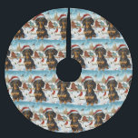 Jupon De Sapin En Polyester Brossé Dachshund Winter Wonderland Christmas Joy<br><div class="desc">Ce design festif reflète l'esprit joyeux de la période des fêtes, avec un adorable petit portant un chapeau de Père Noël. Le chien est niché dans un pays des merveilles hivernales, avec un bonhomme de neige, un sapin de Noël décoré et des cadeaux joliment emballés. Les flocons de neige tombent...</div>
