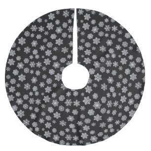 Jupon De Sapin En Polyester Brossé Des flocons d'argent sur un arrière - plan noir