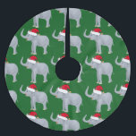 Jupon De Sapin En Polyester Brossé Eléphant de Noël mignon<br><div class="desc">Cette belle jupe d'éléphant de Noël comporte deux beaux éléphants souriants portant des chapeaux de Père Noël rouges et se saluant avec des troncs surélevés. Ce joli cadeau personnalisé est décoré d'un arrière - plan de vacances vert.</div>