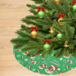 Jupon De Sapin En Polyester Brossé Joyeux Football de Noël avec Motif Snack<br><div class="desc">Un motif de football de Noël élégant et unique avec un footballeur portant un chapeau de Père Noël et assis dans une couronne blanche entourée de collations populaires de football. "Joyeux Noël" sucres de canne mots rayés, matchs d'hiver de football, et Sucre de canne avec motif de football Une jupe...</div>