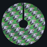 Jupon De Sapin En Polyester Brossé Ours de panda à Santa Hat sur Vert<br><div class="desc">Animal Parade Festive Panda Bear in Santa Hat on Green Christmas Gifts, Decorations, and Supplies présentent notre oeuvre amusante d'un mignon ours panda décoré dans un chapeau de Père Noël rouge peint par notre talentueux illustrateur de livres pour enfants, Traci Van Wagoner. Sur le dos de beaucoup de ces cadeaux...</div>