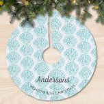 Jupon De Sapin En Polyester Brossé Plage Thème Shell Nom de famille Beach House Turqu<br><div class="desc">Ajoutez cette jupe d'arbre élégante à votre décor de maison de vacances de plage. Avec un motif tout en coquillages turquoise sur un arrière - plan blanc, il conviendra parfaitement à vos festivités sur le thème de la plage. Customisez-le en changeant le nom en votre nom et les autres mots...</div>