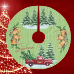 Jupon De Sapin En Polyester Brossé Scène de Noël joyeuse Arbres neige Rouge Nom du ca<br><div class="desc">Le Charm Design Studio offre cette Scène de Noël gaie — Arbres couverts de neige — le Camion rouge vintage livrant sur les routes enneigées; décorations joyeuses de vacances et l'occasion d'ajouter votre nom ou de changer à Joyeux Noël — votre choix. Bon appétit !</div>