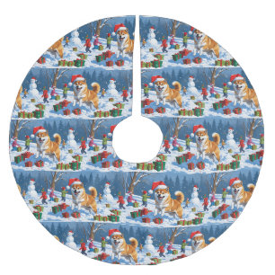 Jupon De Sapin En Polyester Brossé Shiba Inu courant dans la neige avec un chapeau de