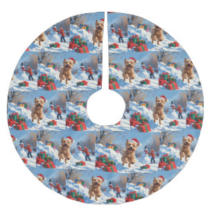 Jupon De Sapin En Polyester Brossé Terrier Wheaten courant dans la neige avec un chap