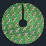 Jupon De Sapin En Polyester Brossé Tortue à Santa Chapeau sur Vert<br><div class="desc">La tortue festive de la Parade animale dans un chapeau de Noël vert Les cadeaux et décorations de Noël présentent notre oeuvre d'art fantasque d'une mignonne tortue décorée dans un chapeau de Père Noël rouge avec un arrière - plan vert texturé peint par notre talentueux artiste animal, Traci Van Wagoner....</div>