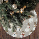 Jupon De Sapin En Polyester Brossé Vintage Snowmen Neutre Couleurs Motif Noël<br><div class="desc">Complétez votre décor de Noël avec cette jupe de Noël Vintage Snowmen aux couleurs neutres Motif. Doté d'adorables bonhomme de neige dans des tons doux et muets, cette jupe d'arbre apporte une ambiance vintage charmant tout en gardant les choses élégantes et minimes. La palette de couleurs neutres se fond harmonieusement...</div>