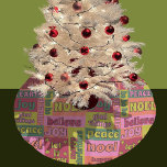 Jupon De Sapin En Polyester Brossé Vintage Word Collage 1970s Style Motif de Noël<br><div class="desc">Ajoutez une touche vintage à votre décor de Noël cette année avec cette jupe d'arbre à motif rétro. Il présente un collage de salutations de Noël et de paroles dans une palette de couleurs seventies style rose,  orange,  rouge,  vert et vert citron.</div>