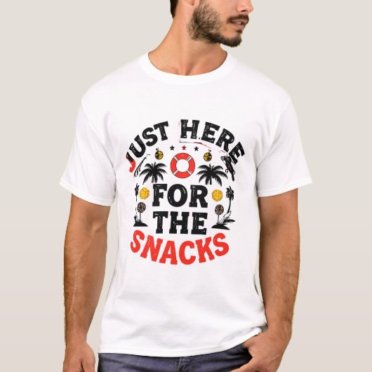 Just Here for the Snacks: The Only Social Commitme T-shirt (Voorkant)