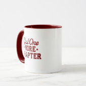 Just One More Chapter Mug Maroon Bookworm Mok (Voorkant links)