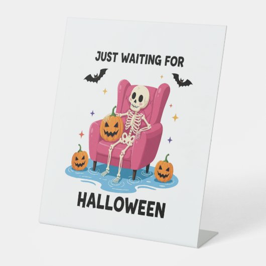 Just Waiting for Halloween Skeleton Reclamebord Met Voetstuk (Voorkant)