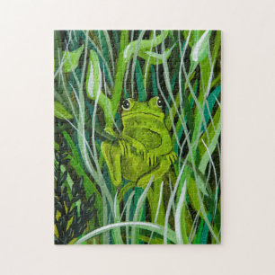 Juste accrochant autour du puzzle de grenouille