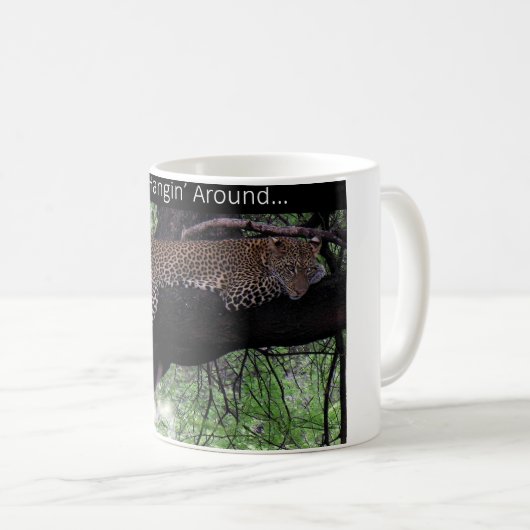 Juste accroché autour d'une tasse avec un léopard  (Devant droit)