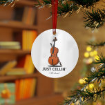 Juste Cellin Cellist Performance Musique personnal<br><div class="desc">Cet ornement de Noël "Juste Cellin" fait un grand cadeau pour un violoncelliste ou comme un régal pour vous-même pour les moments où vous êtes juste au frais ou pour toute occasion spéciale. Ajoutez un nom ou une année de vacances en utilisant notre bouton "Personnalisé" ci-dessus</div>
