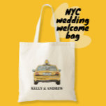 Juste marié New York mariage Sac fourre-tout<br><div class="desc">Voici le "Just Married New York City Mariage Sac fourre-tout" - l'accessoire parfait pour célébrer votre histoire d'amour dans le contexte de la Grosse Pomme ! Ce sac fourre-tout est conçu pour les jeunes mariés qui ont noué le noeud dans la ville qui ne dort jamais. Conçu pour le style...</div>