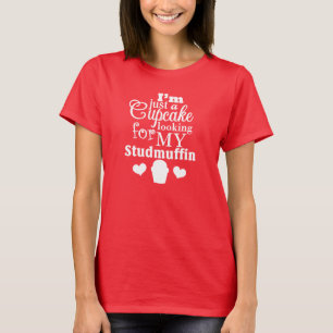 Juste un petit gâteau recherchant mon T-shirt de