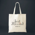 Juste un Sac fourre-tout marié<br><div class="desc">Juste Sac fourre-tout Marié. Cliquez sur Customiser pour ajouter facilement votre propre date !</div>