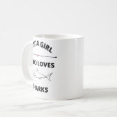 Juste une fille qui aime les requins mug (Devant gauche)